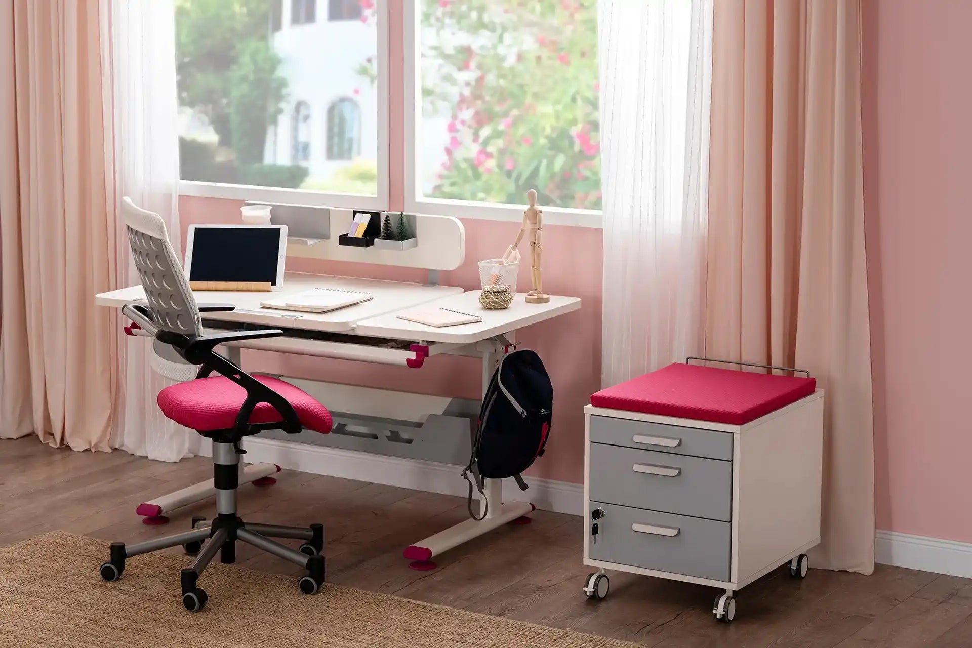 Vega Deluxe Desk Set - Ecru / Fuchsia